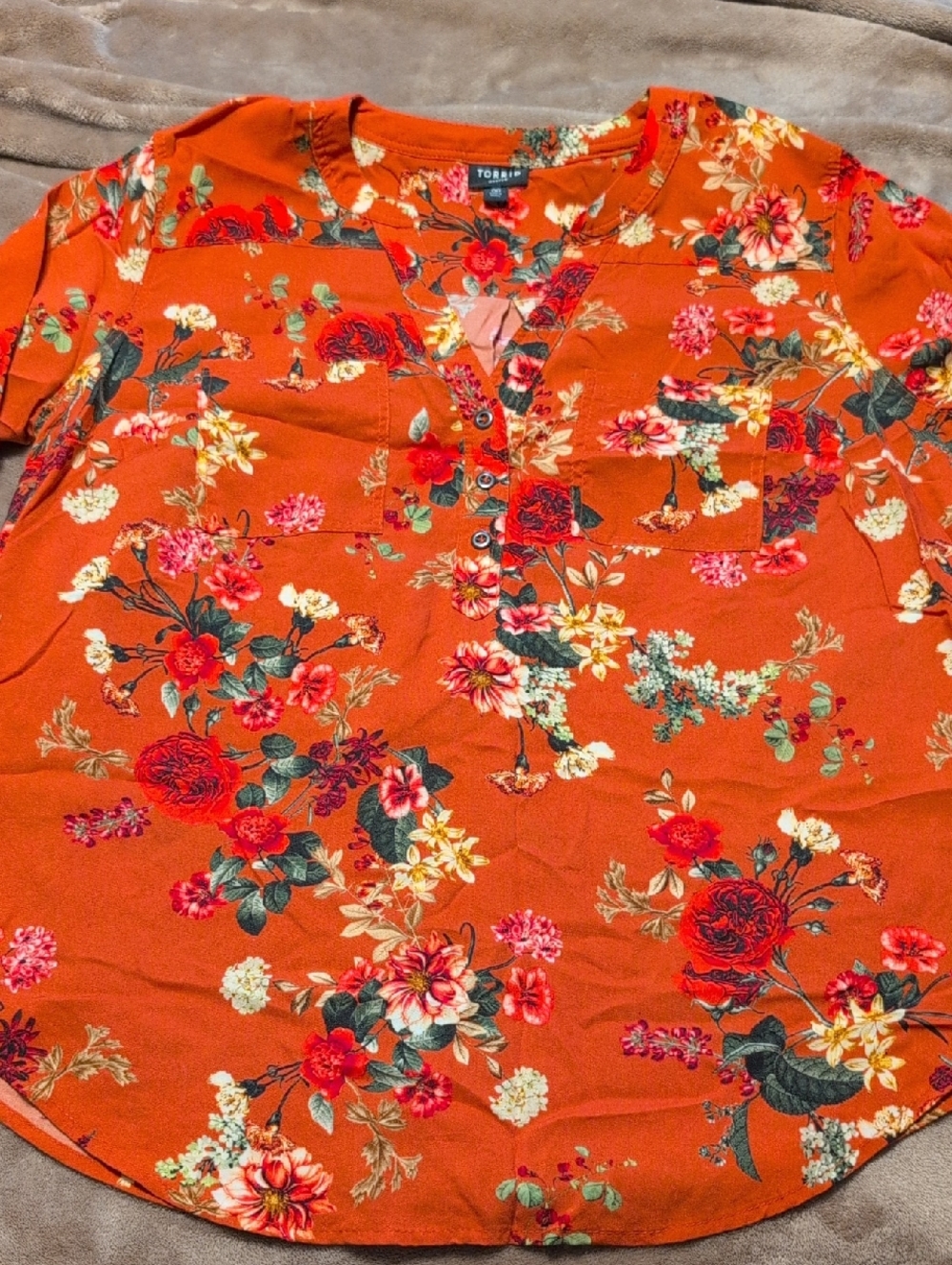 Torrid Harper Rust Orange Floral Henley Blouse Size 00 (10)